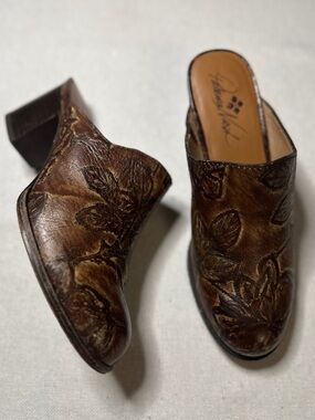PATRICIA NASH Ruffina Leather Tooled Mules Chocolate Gold Floral Clogs | 7.5